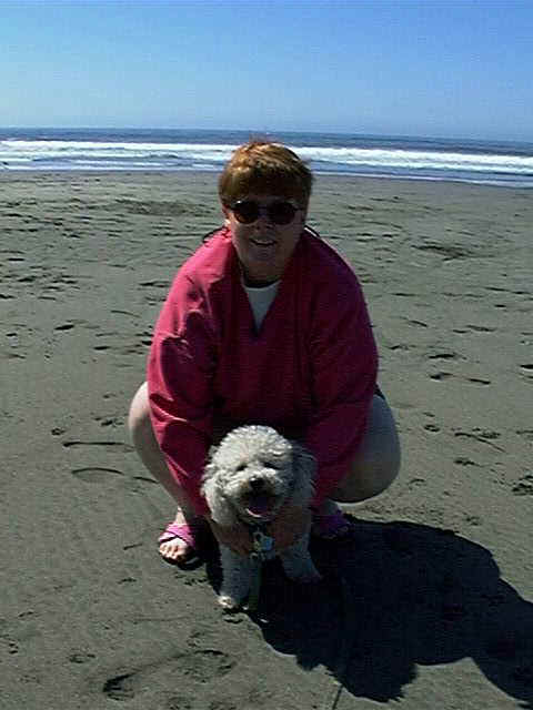 Denise & Pearl On Beach1.jpg (40987 bytes)